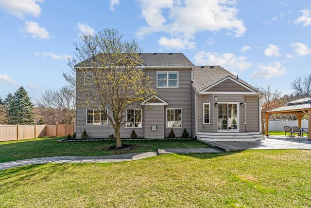 9154 Edinburgh Lane, Woodbury, MN 55125