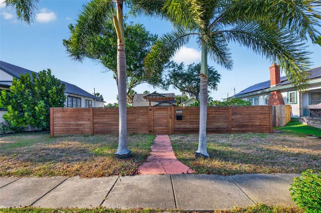 2419 DARTMOUTH AVENUE N, St Petersburg, FL 33713