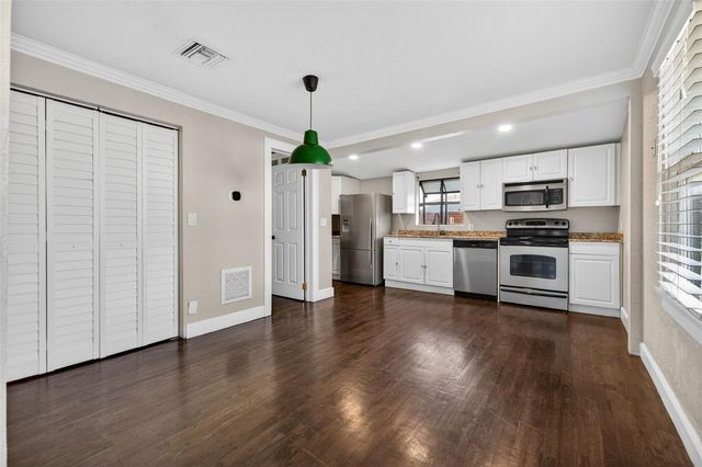 2419 DARTMOUTH AVENUE N, St Petersburg, FL 33713