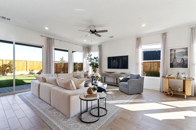 2283 N Argyle Avenue, Clovis, CA 93619