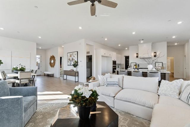 2283 N Argyle Avenue, Clovis, CA 93619