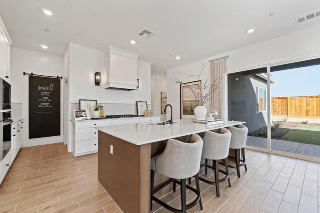 2283 N Argyle Avenue, Clovis, CA 93619