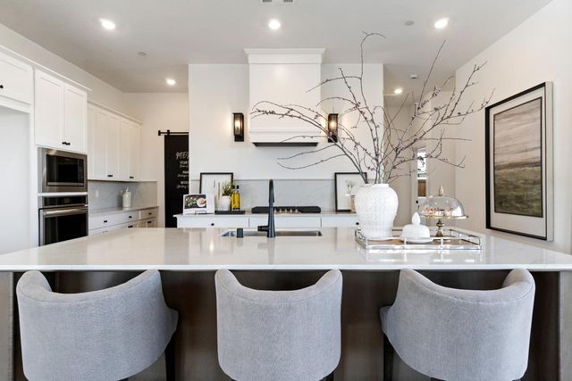 2283 N Argyle Avenue, Clovis, CA 93619