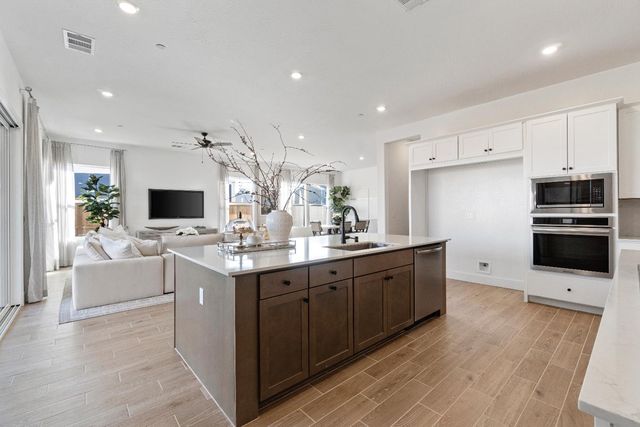 2283 N Argyle Avenue, Clovis, CA 93619