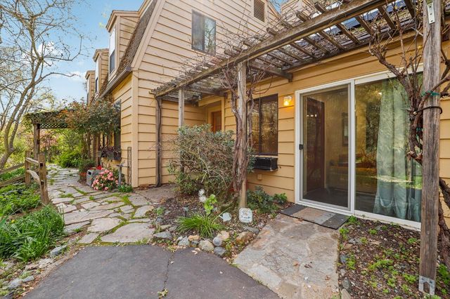 4380 Creekside Dr, Shingle Springs, CA 95682