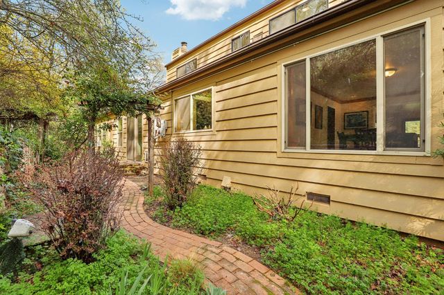 4380 Creekside Dr, Shingle Springs, CA 95682