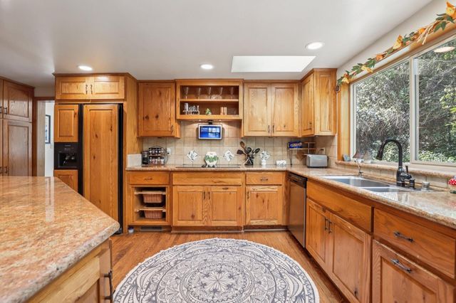 4380 Creekside Dr, Shingle Springs, CA 95682