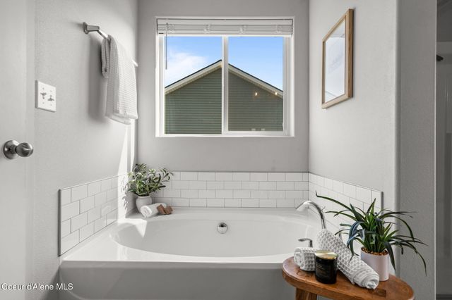 9798 N Heston LOOP, Hayden, ID 83835