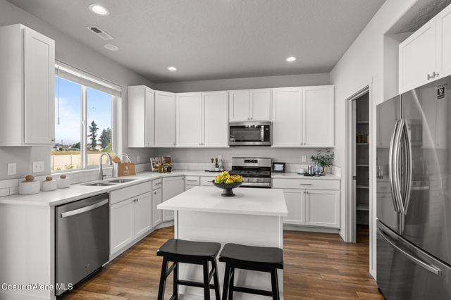 9798 N Heston LOOP, Hayden, ID 83835
