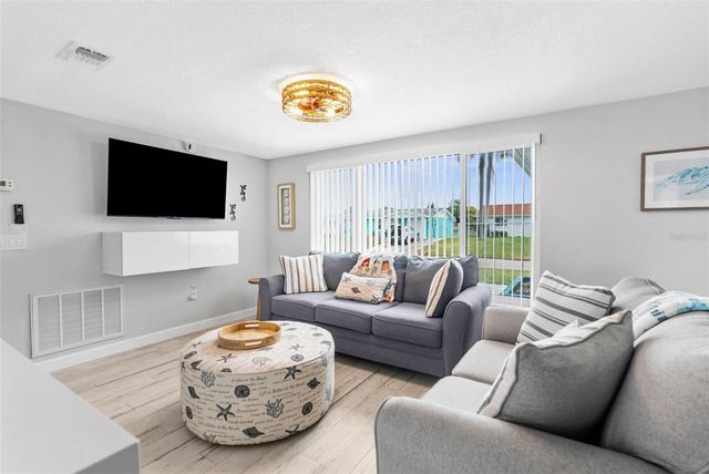 12535 3RD ISLE, Hudson, FL 34667