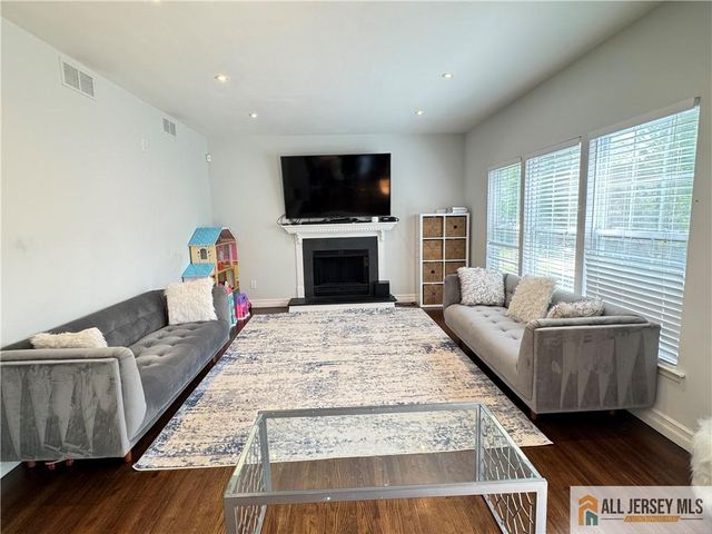 432 Jarrard Street, Piscataway, NJ 08854