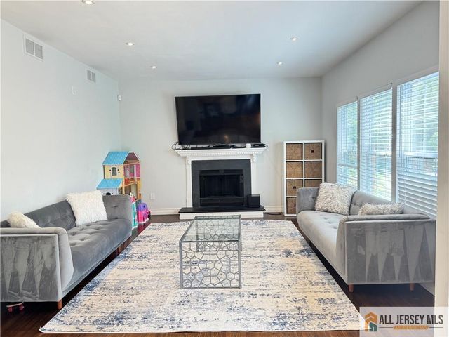 432 Jarrard Street, Piscataway, NJ 08854