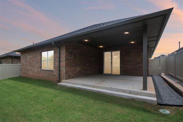2039 Turtle Creek Way, Norman, OK 73071