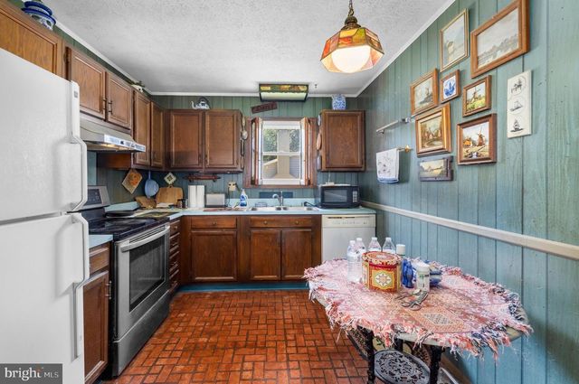 221 OAK DR, Pasadena, MD 21122