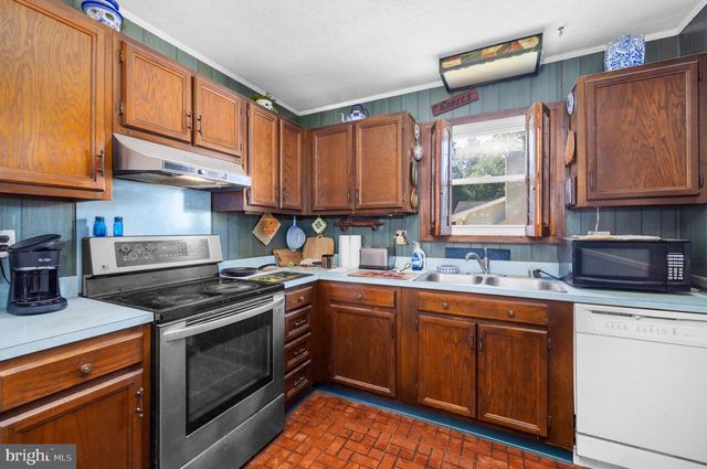 221 OAK DR, Pasadena, MD 21122