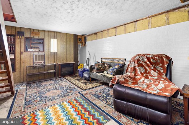 221 OAK DR, Pasadena, MD 21122