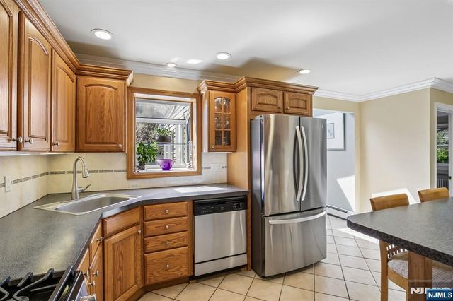 37-10 Fair Lawn Avenue, Fair Lawn, NJ 07410