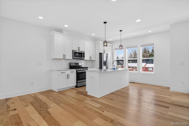 2925 SQUARE LAKE Court, Troy, MI 48085