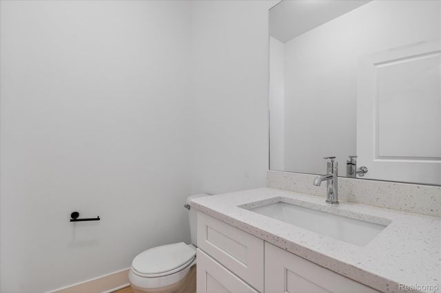 2925 SQUARE LAKE Court, Troy, MI 48085