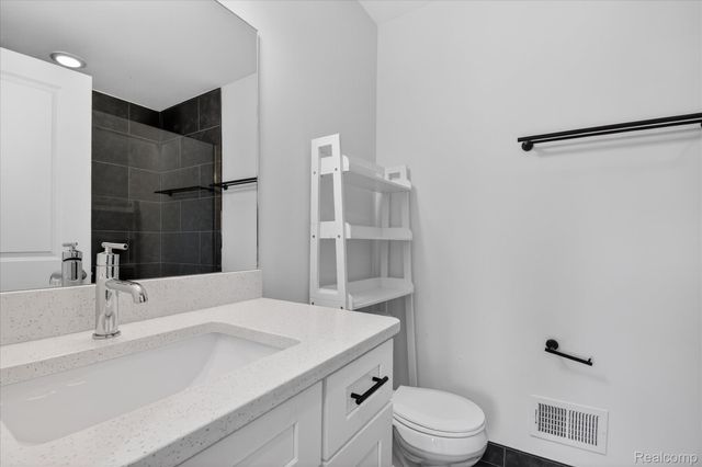 2925 SQUARE LAKE Court, Troy, MI 48085