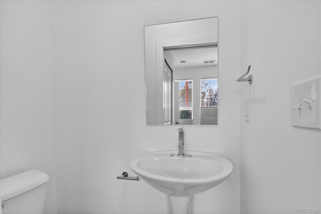 2925 SQUARE LAKE Court, Troy, MI 48085