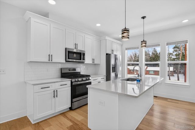 2925 SQUARE LAKE Court, Troy, MI 48085