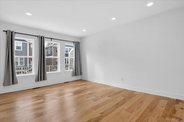 2925 SQUARE LAKE Court, Troy, MI 48085