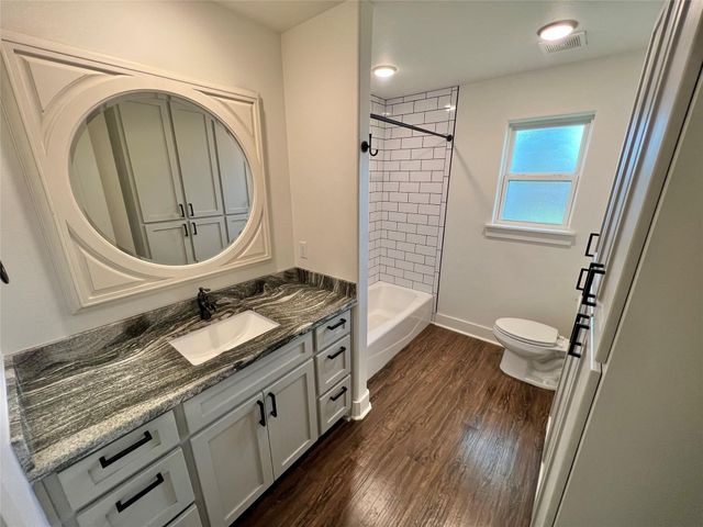 4 Sherwood Lane, Clute, TX 77531