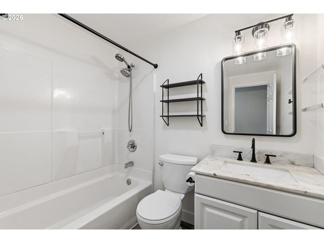 8318 Sw MOHAWK St, Tualatin, OR 97062