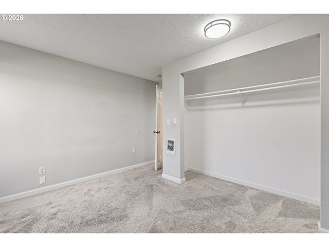 8318 Sw MOHAWK St, Tualatin, OR 97062