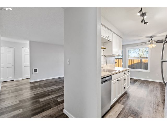 8318 Sw MOHAWK St, Tualatin, OR 97062