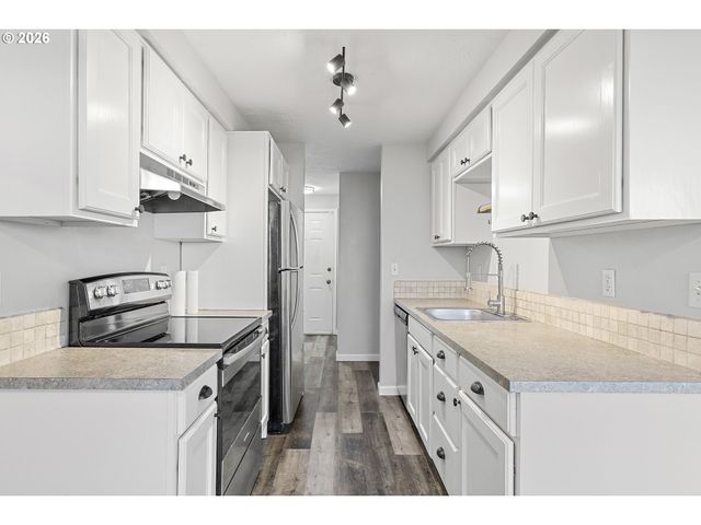 8318 Sw MOHAWK St, Tualatin, OR 97062