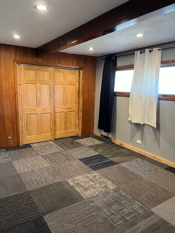 8856 S Washtenaw Avenue, Evergreen Park, IL 60805