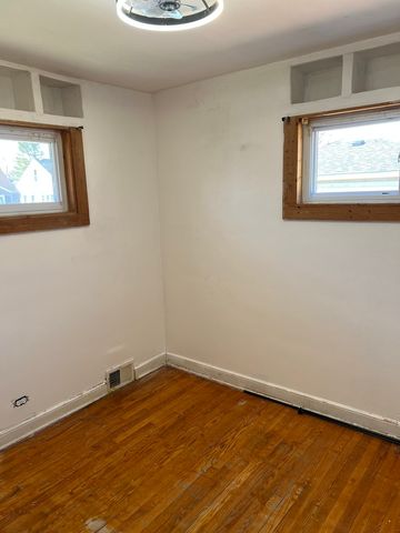 8856 S Washtenaw Avenue, Evergreen Park, IL 60805