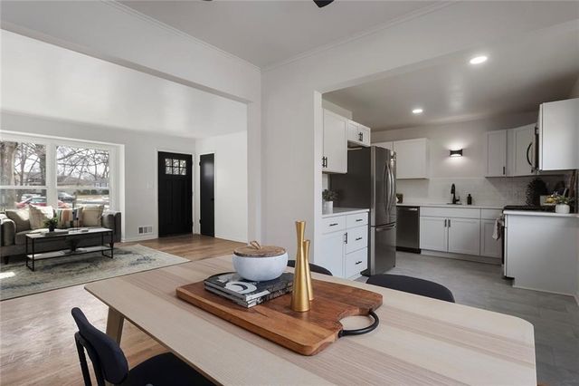 9822 England Drive, Overland Park, KS 66212