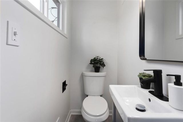 9822 England Drive, Overland Park, KS 66212