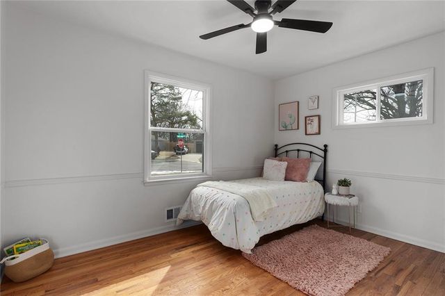 9822 England Drive, Overland Park, KS 66212