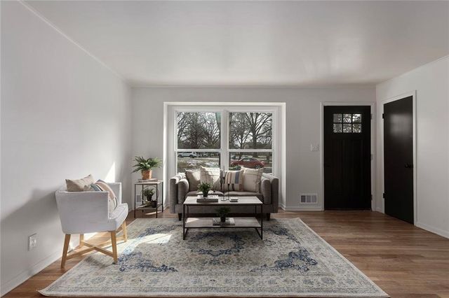 9822 England Drive, Overland Park, KS 66212