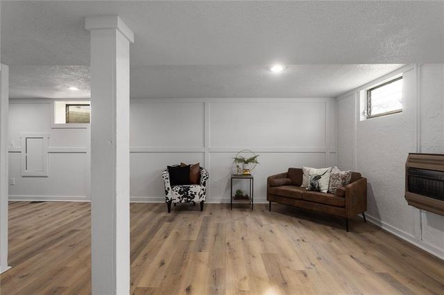 9822 England Drive, Overland Park, KS 66212