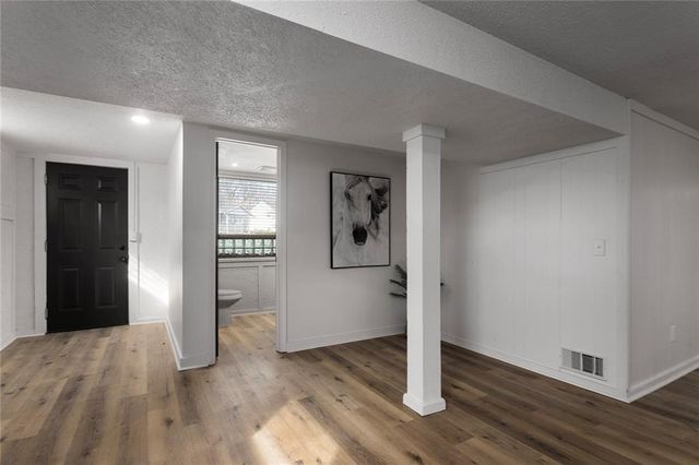 9822 England Drive, Overland Park, KS 66212