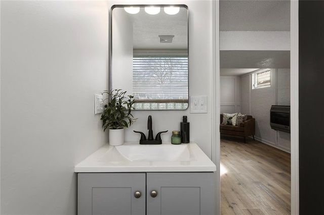 9822 England Drive, Overland Park, KS 66212