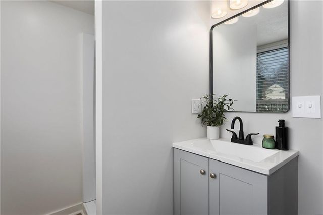 9822 England Drive, Overland Park, KS 66212