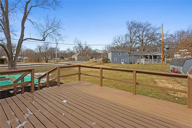 9822 England Drive, Overland Park, KS 66212