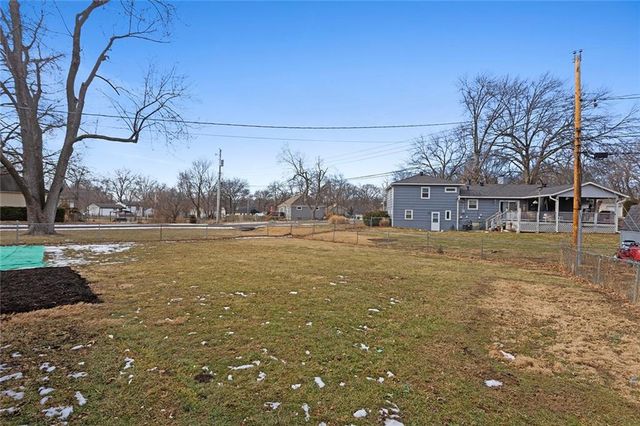 9822 England Drive, Overland Park, KS 66212