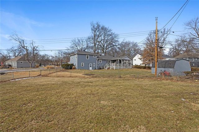 9822 England Drive, Overland Park, KS 66212