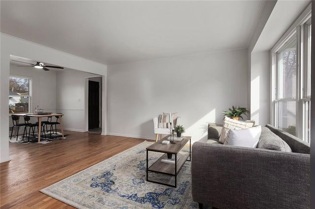 9822 England Drive, Overland Park, KS 66212