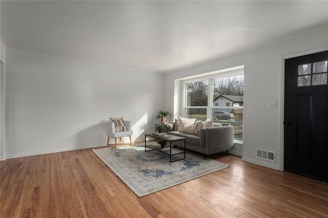 9822 England Drive, Overland Park, KS 66212