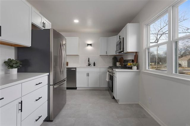 9822 England Drive, Overland Park, KS 66212