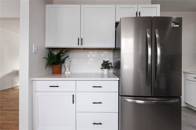 9822 England Drive, Overland Park, KS 66212