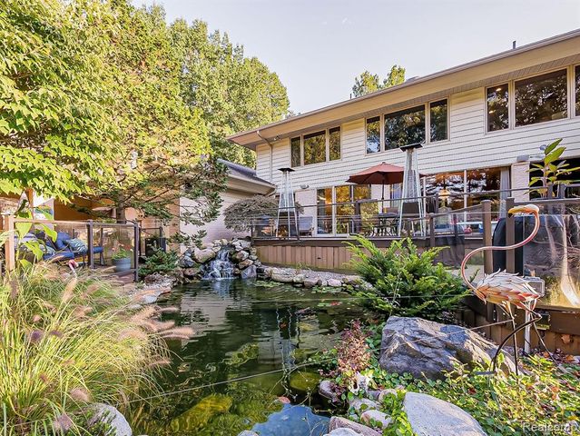 17477 Iris Circle, Clinton Township, MI 48036